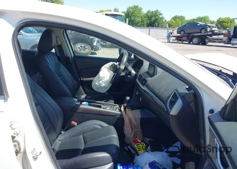 2018 Mazda 3 Touring z USA, uszkodzony, nr VIN 3MZBN1L38JM167174